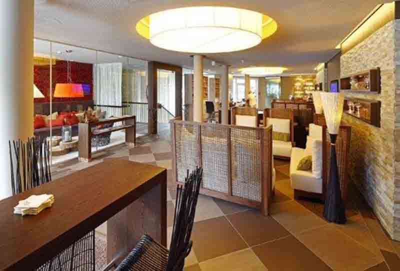 Eingangsbereich Wellnessanlage – Land & Golf Hotel Stromberg